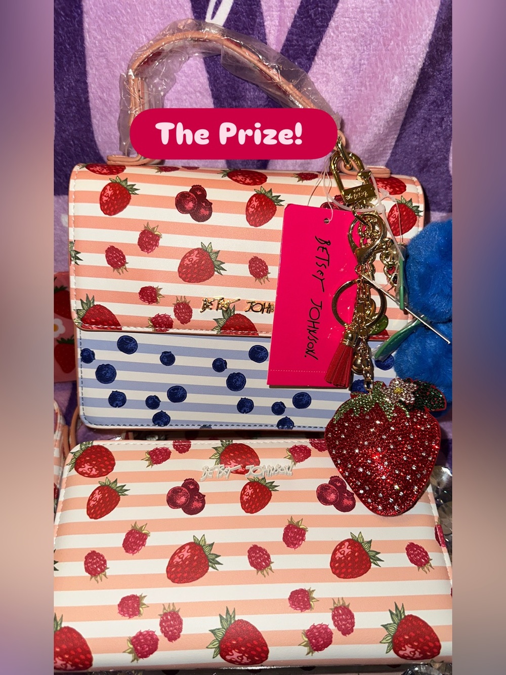 Betsey Johnson ๐ENTRY TO WIN๐ซ a Strawberry Stripe Crossbody & Wallet Set BUY NOW - Picture 10 of 12